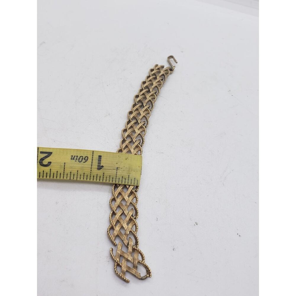 Vintage Trifari Bracelet Braided Link Textured Wide Chunky Signed Gold tone - Picture 10 of 10